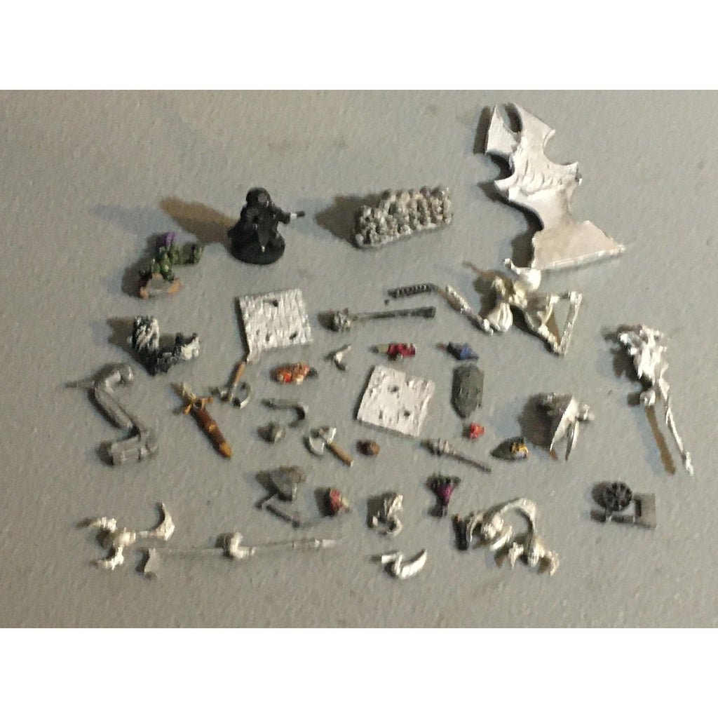A32590 UNKNOWN MINIATURES METAL BITS LOT SKULL PILE ARM WEAPON CREATURE HEAD
