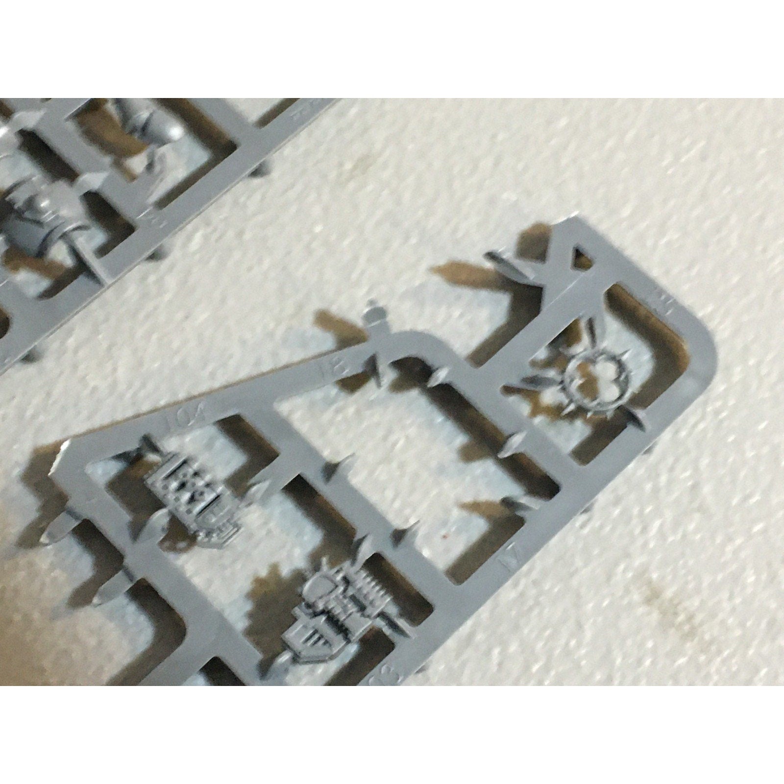 A29497 WARHAMMER 40K SPACE MARINES DARK ANGELS BITS ON SPRUE LOT RAVENWING GW