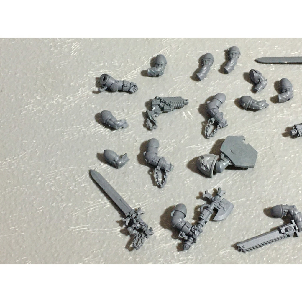 A22270 WARHAMMER 40K SPACE MARINES BLACK TEMPLARS BITS LOT ARMS WEAPONS GW