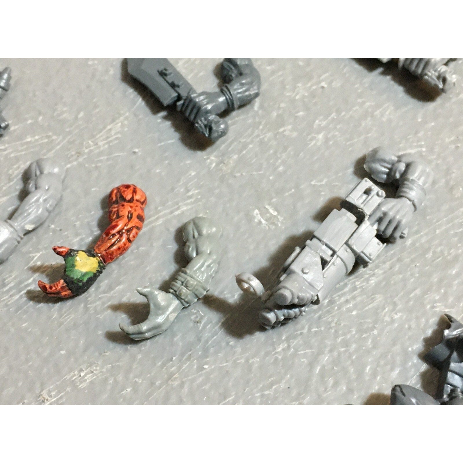 A23239 WARHAMMER 40K SPACE ORKS BITS LOT ARMS HEADS GAMES WORKSHOP GW