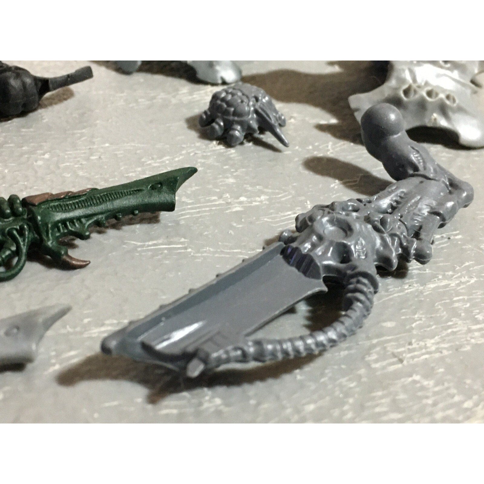 A22317 WARHAMMER 40K TYRANIDS BITS LOT MIXED GAMES WORKSHOP GW