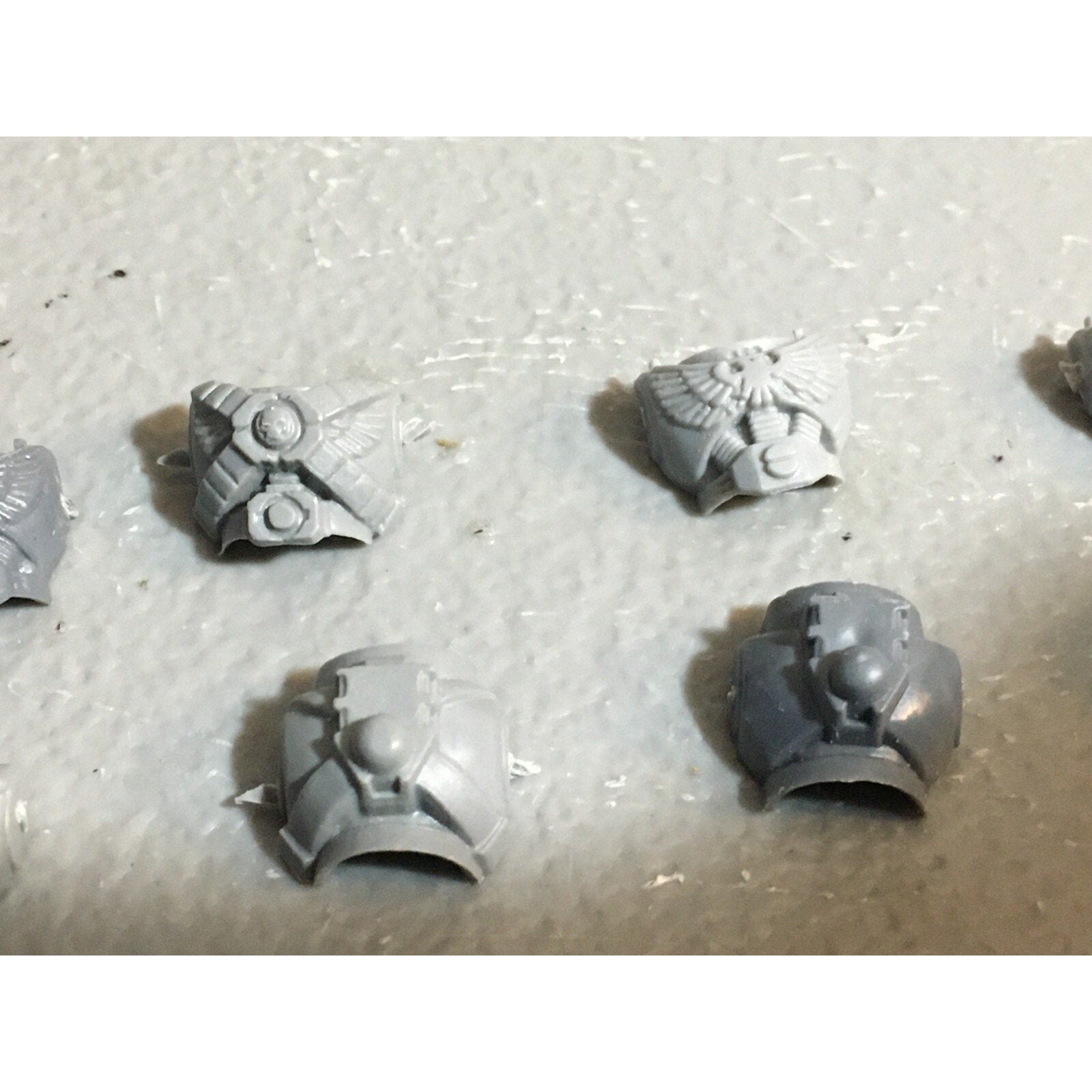 A22961 WARHAMMER 40K SPACE MARINES BITS LOT TORSOS FRONT BACK PLASMA PISTOL GW