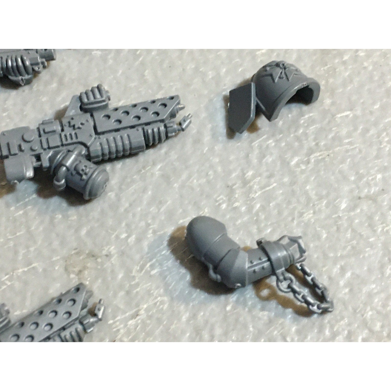 A29481 WARHAMMER 40K SPACE MARINES BLACK TEMPLARS BITS LOT BOLTER SWORD ARM GW