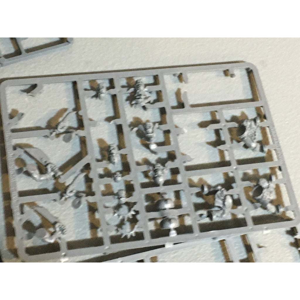 A33696 WARHAMMER FANTASY ORCS & GOBLINS BITS ON SPRUE LOT ORC BOYZ GW