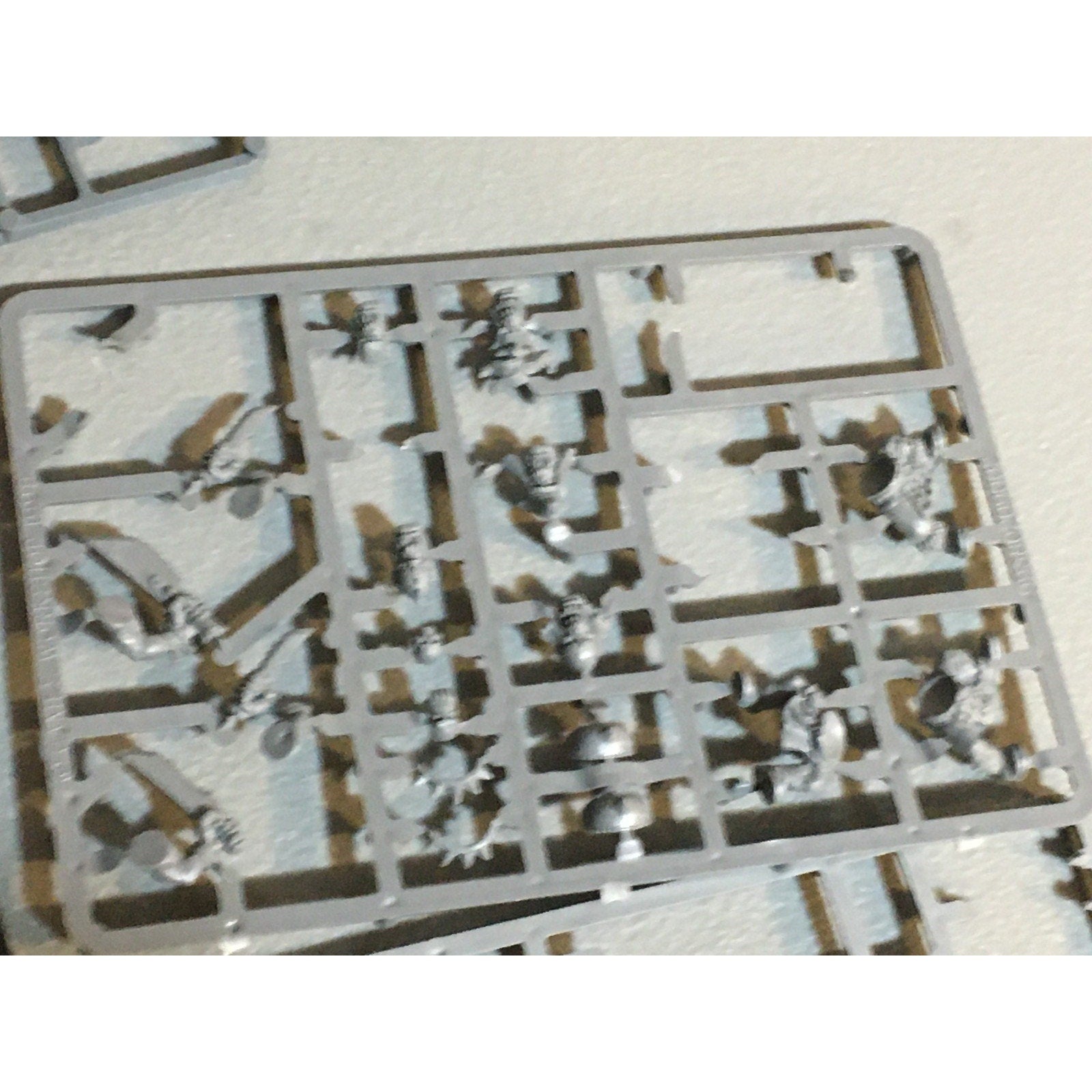 A33696 WARHAMMER FANTASY ORCS & GOBLINS BITS ON SPRUE LOT ORC BOYZ GW