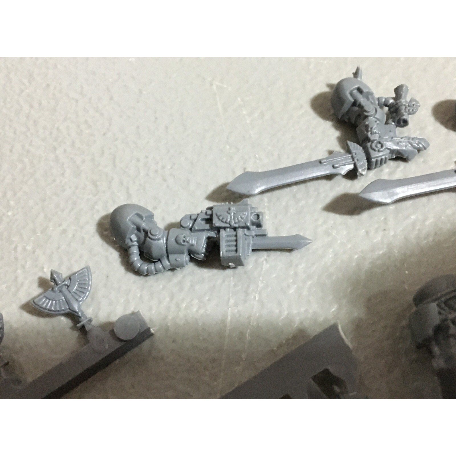 A19888 WARHAMMER 40K DARK ANGELS BITS LOT TERMINATOR LEGS SHOULDER PADS