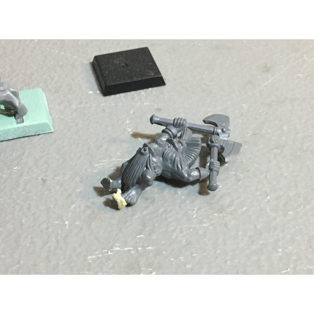 A18362 WARHAMMER FANTASY DWARFS SKULL PASS SLAYER CHAMPION 2X GW