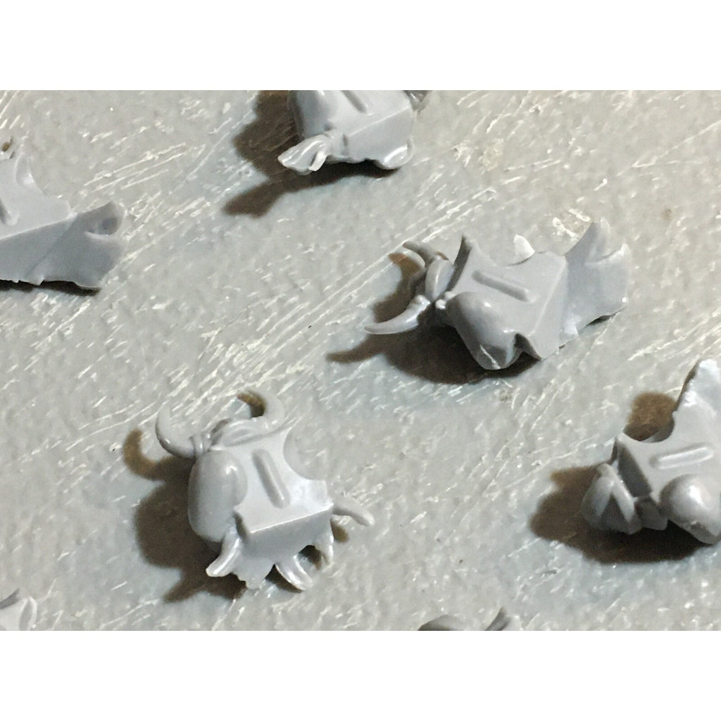 A23401 WARHAMMER FANTASY DWARFS BITS LOT WARRIORS TORSO BANNER GAMES WORKSHOP GW