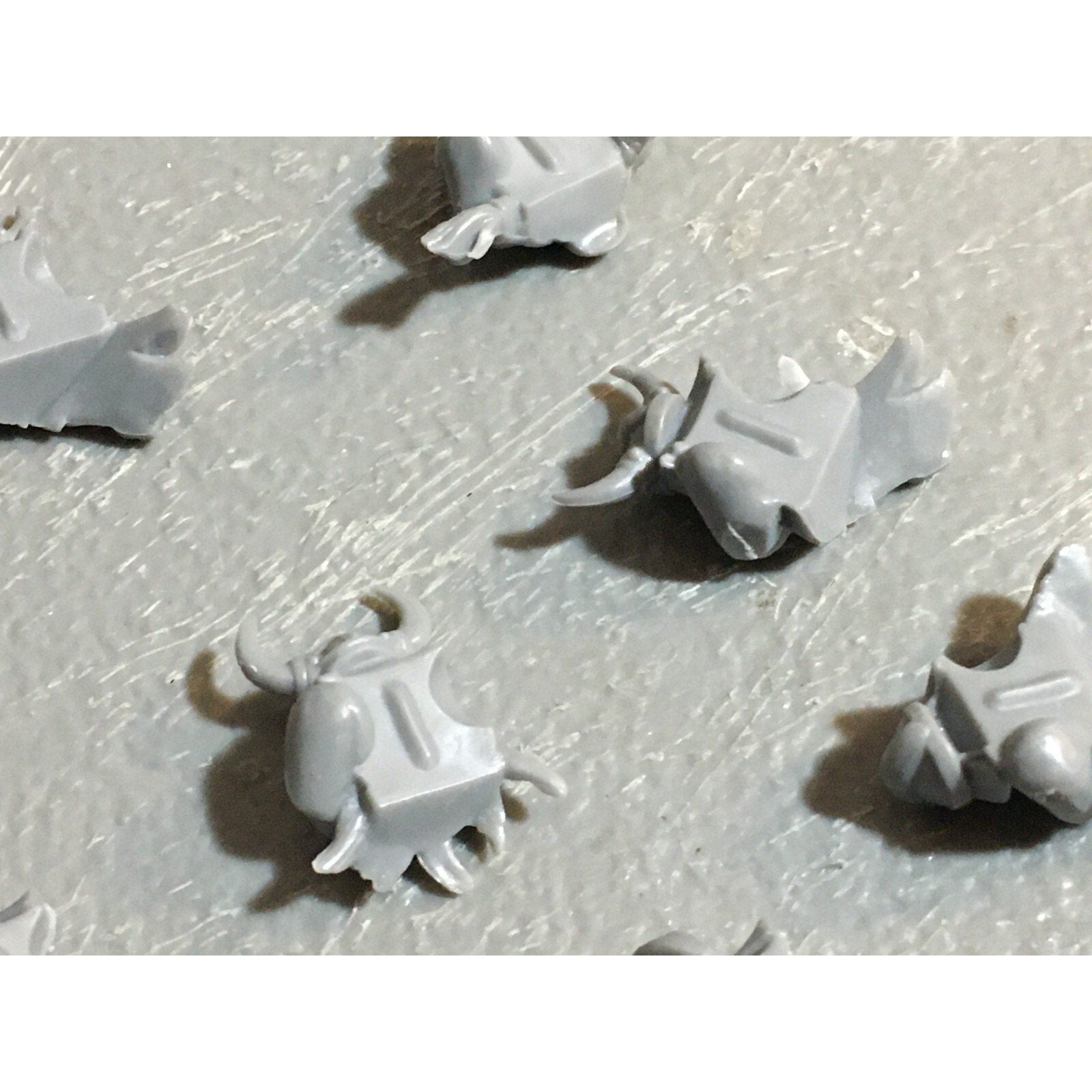 A23401 WARHAMMER FANTASY DWARFS BITS LOT WARRIORS TORSO BANNER GAMES WORKSHOP GW