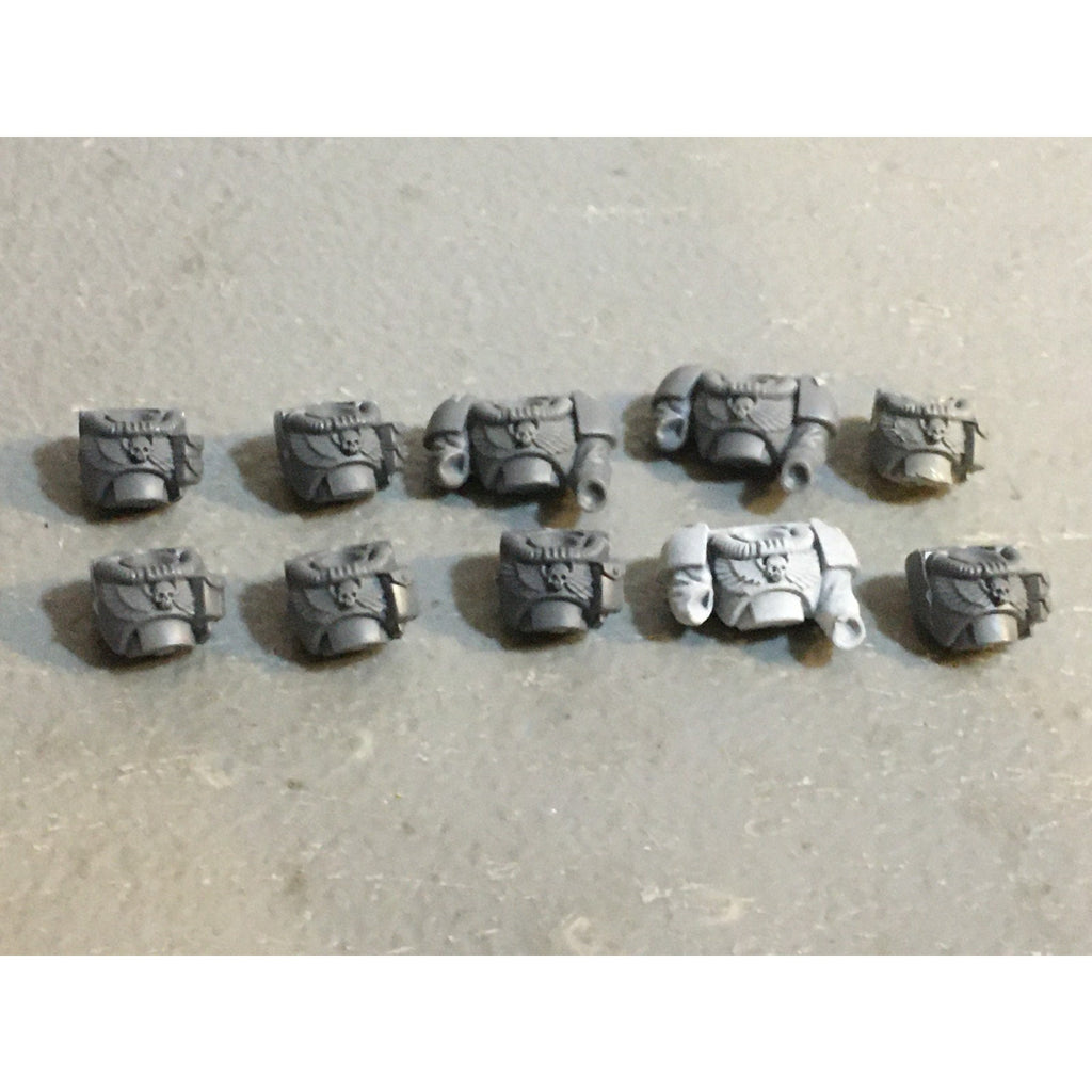 A33846 WARHAMMER 40K SPACE MARINES BITS LOT SCOUTS TORSO CHEST GW