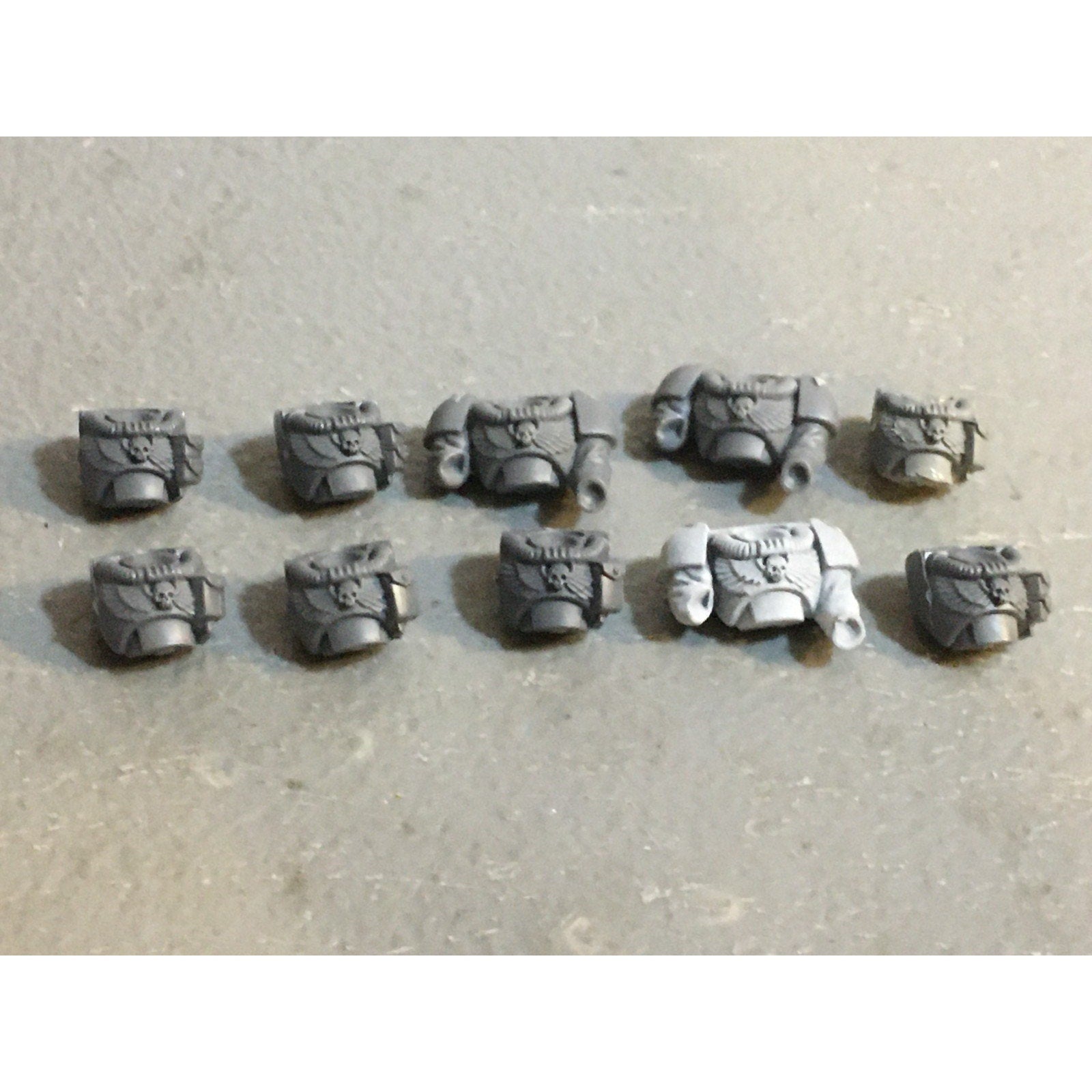 A33846 WARHAMMER 40K SPACE MARINES BITS LOT SCOUTS TORSO CHEST GW