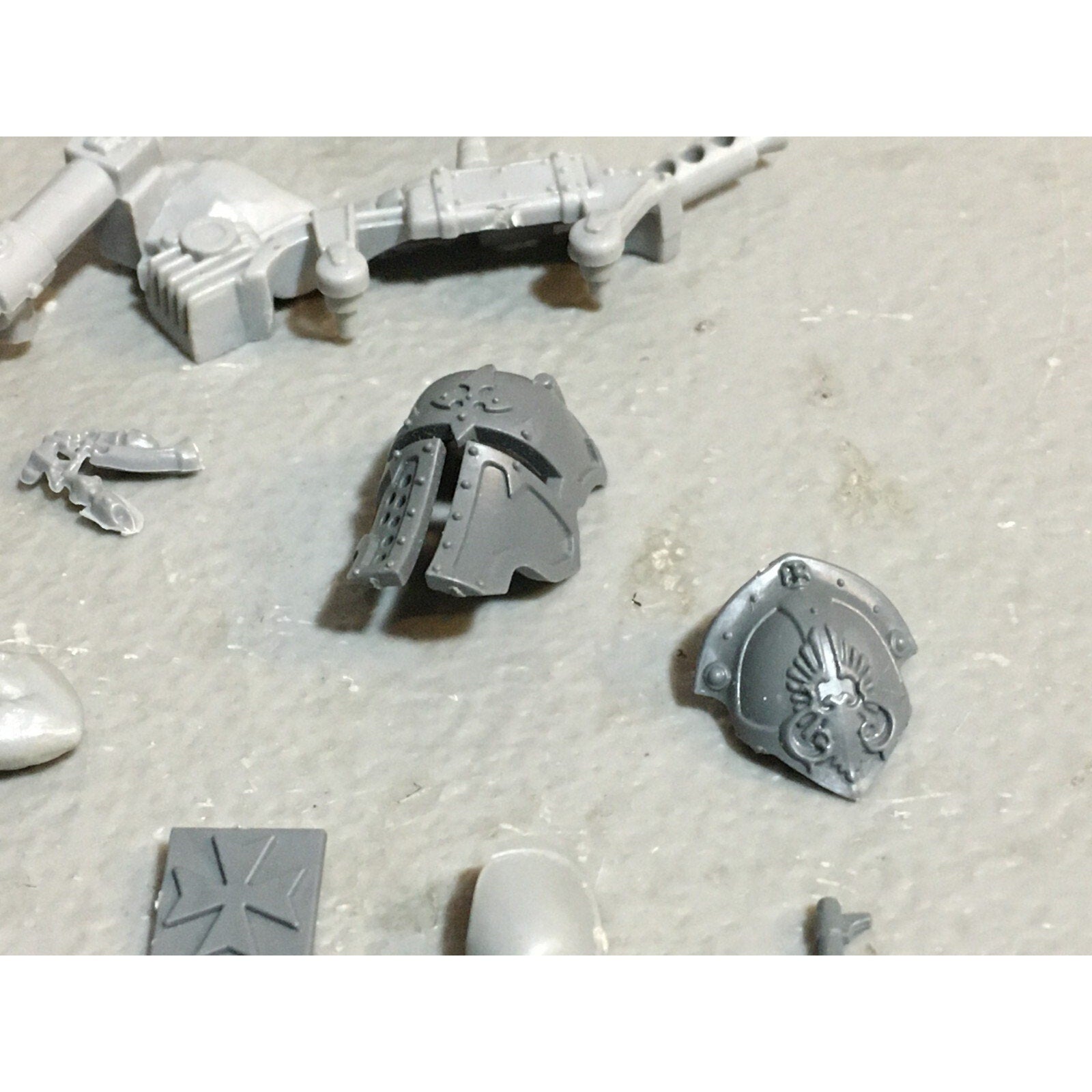 A23488 WARHAMMER FANTASY BITS LOT MIXED WOOD ELVES ORCS VAMPIRE GAMES WORKSHOP