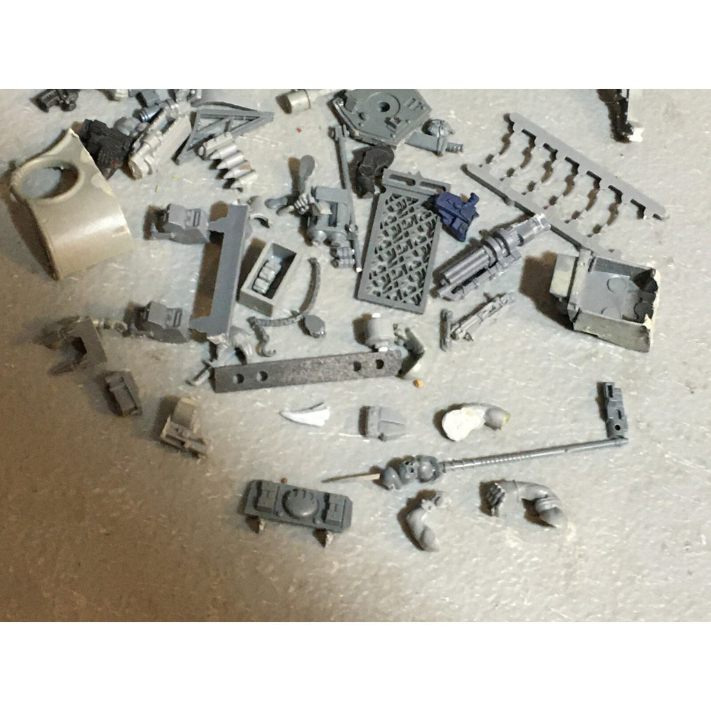 A23486 WARHAMMER 40K BITS LOT MIXED VEHICLE TANK WEAPON GAMES WORKSHOP GW