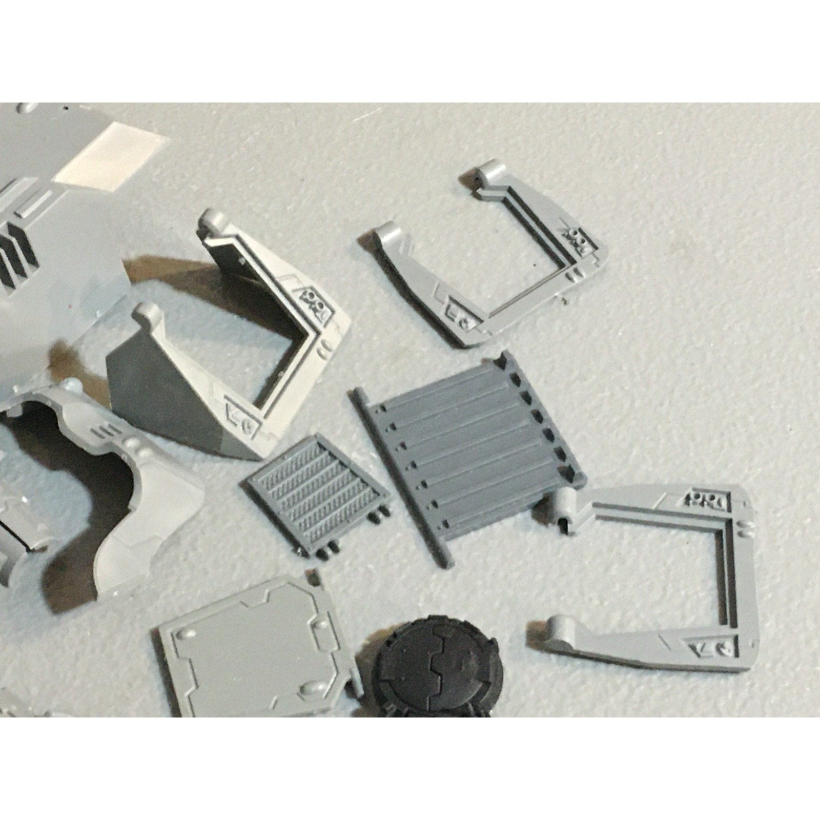 A24887 WARHAMMER 40K TANK BITS LOT ELDAR SPACE MARINES GW