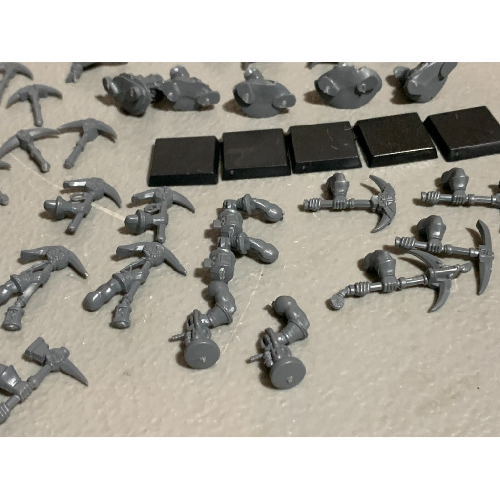 A16701 WARHAMMER AOS FANTASY DWARFS DWARVES MINERS & BITS LOT