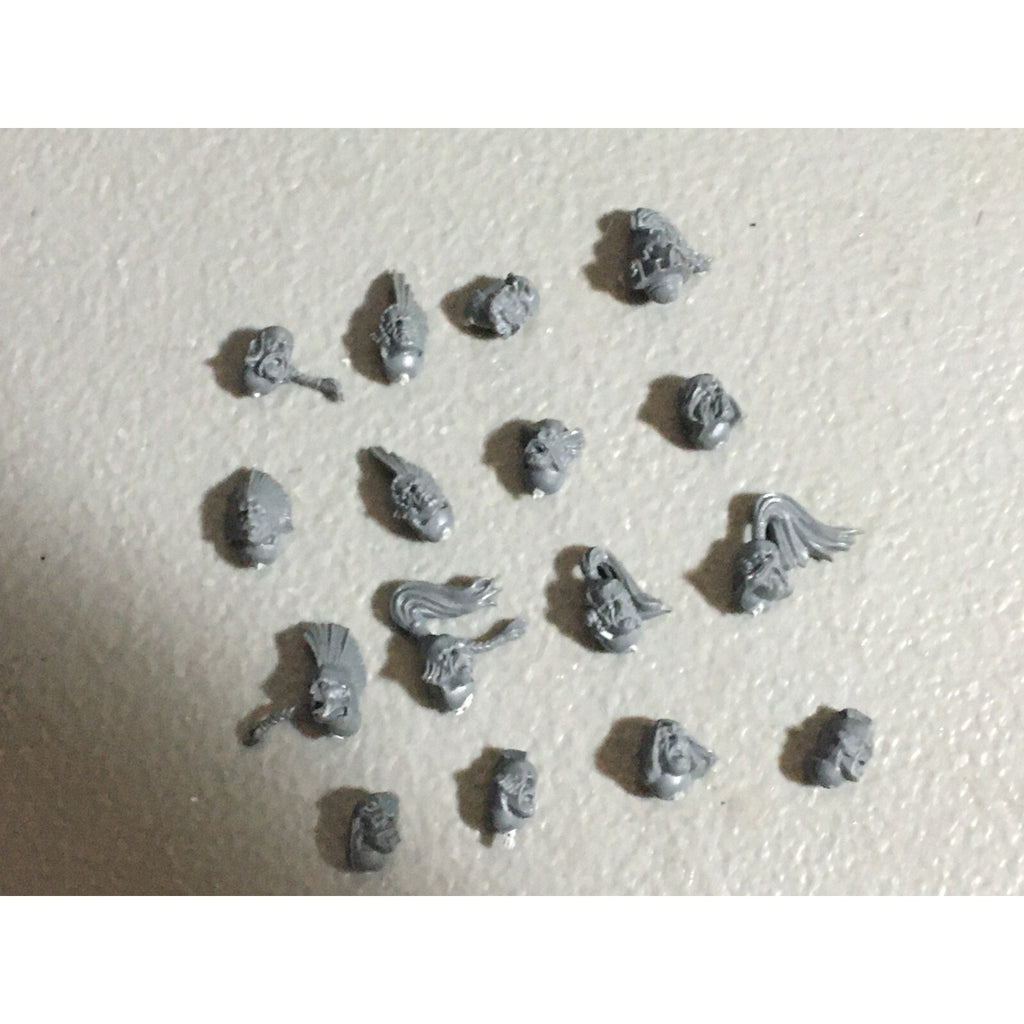 A22547 WARHAMMER 40K SPACE MARINES WOLVES BITS LOT HEADS GAMES WORKSHOP GW