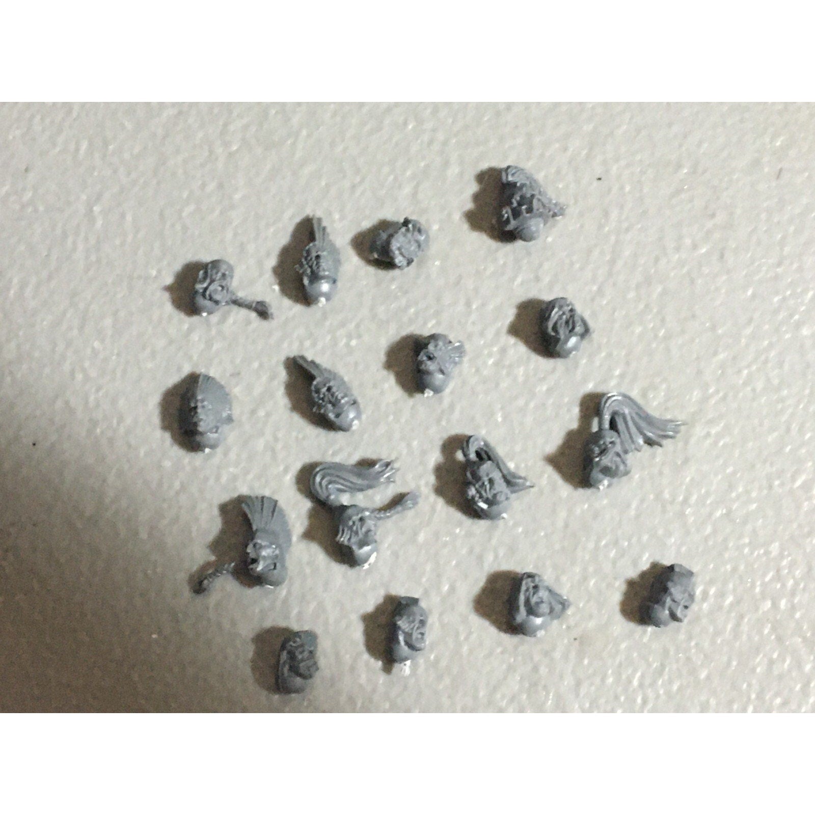 A22547 WARHAMMER 40K SPACE MARINES WOLVES BITS LOT HEADS GAMES WORKSHOP GW