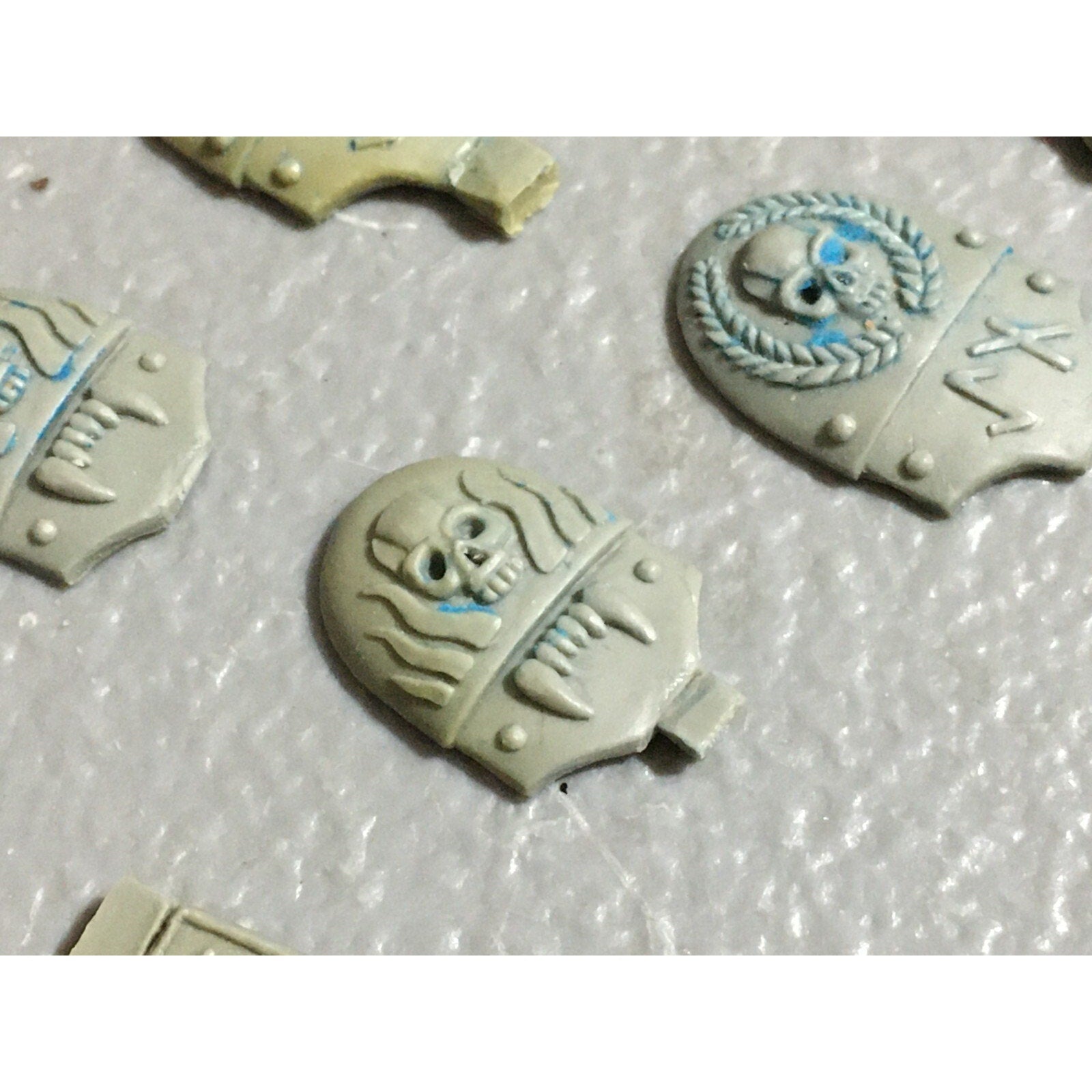 A22425 WARHAMMER 40K FORGEWORLD SPACE WOLVES PLATES ACCESSORY BITS LOT