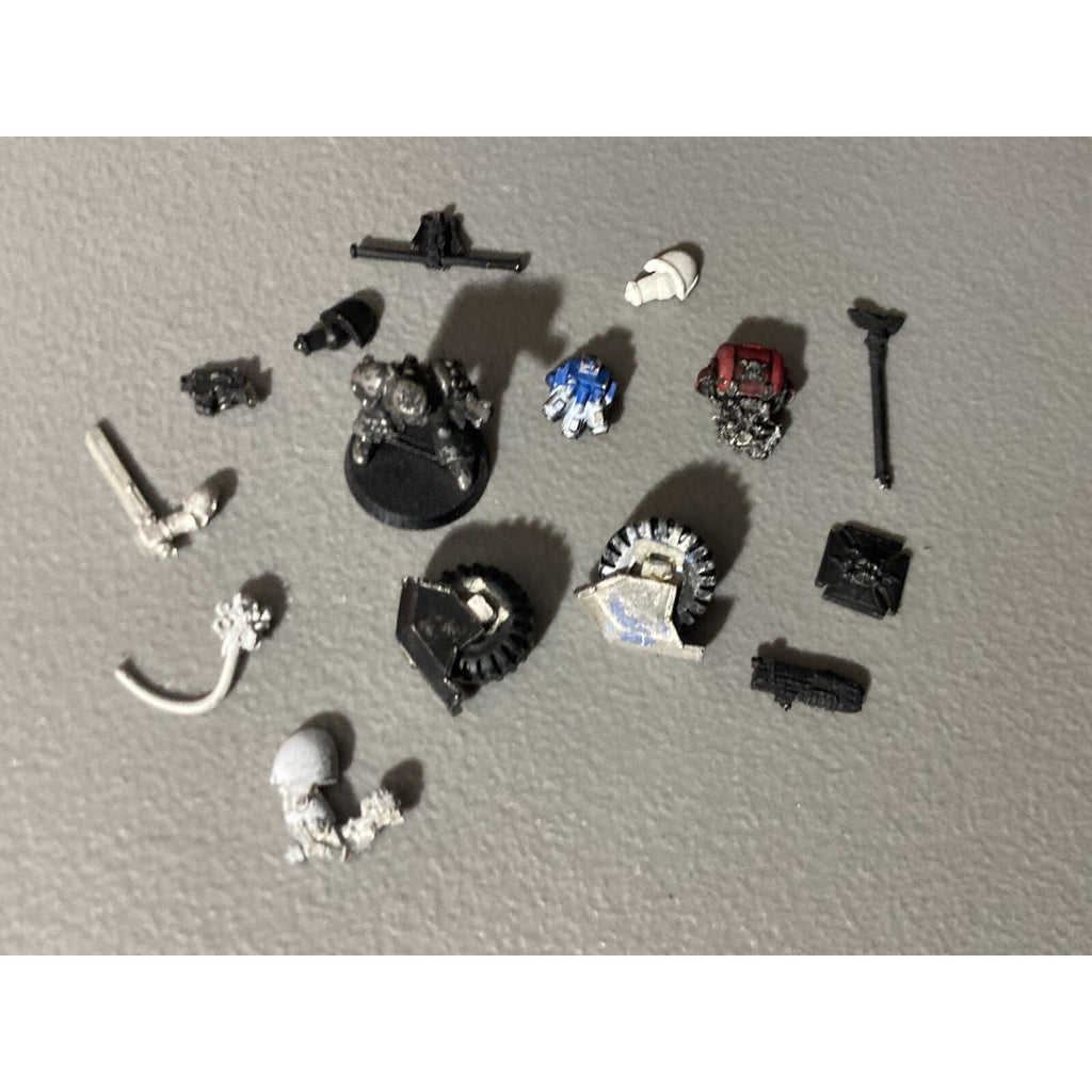 A19745 WARHAMMER 40K SPACE MARINES ALL METAL BITS LOT POLE PLASMA SHIELD ARM