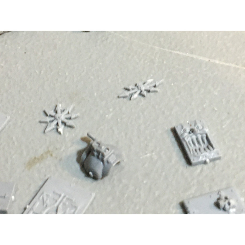 A25114 WARHAMMER 40K CHAOS SPACE MARINES BITS LOT TANK PLATE HOOK 4 BIT METAL GW