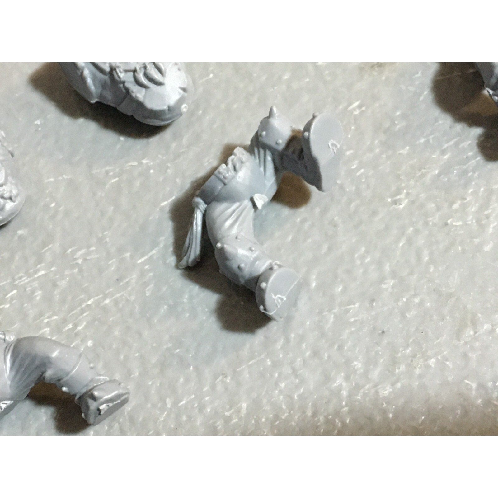 A23397 WARHAMMER FANTASY ORCS & GOBLINS BITS LOT ORC TORSOS LEGS ICONS GW