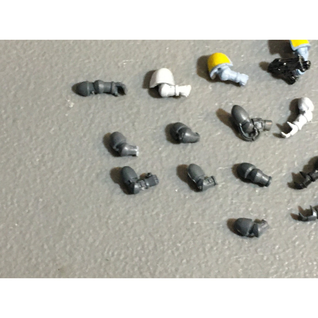 A22997 WARHAMMER 40K SPACE MARINES BITS LOT ARMS GW GAMES WORKSHOP
