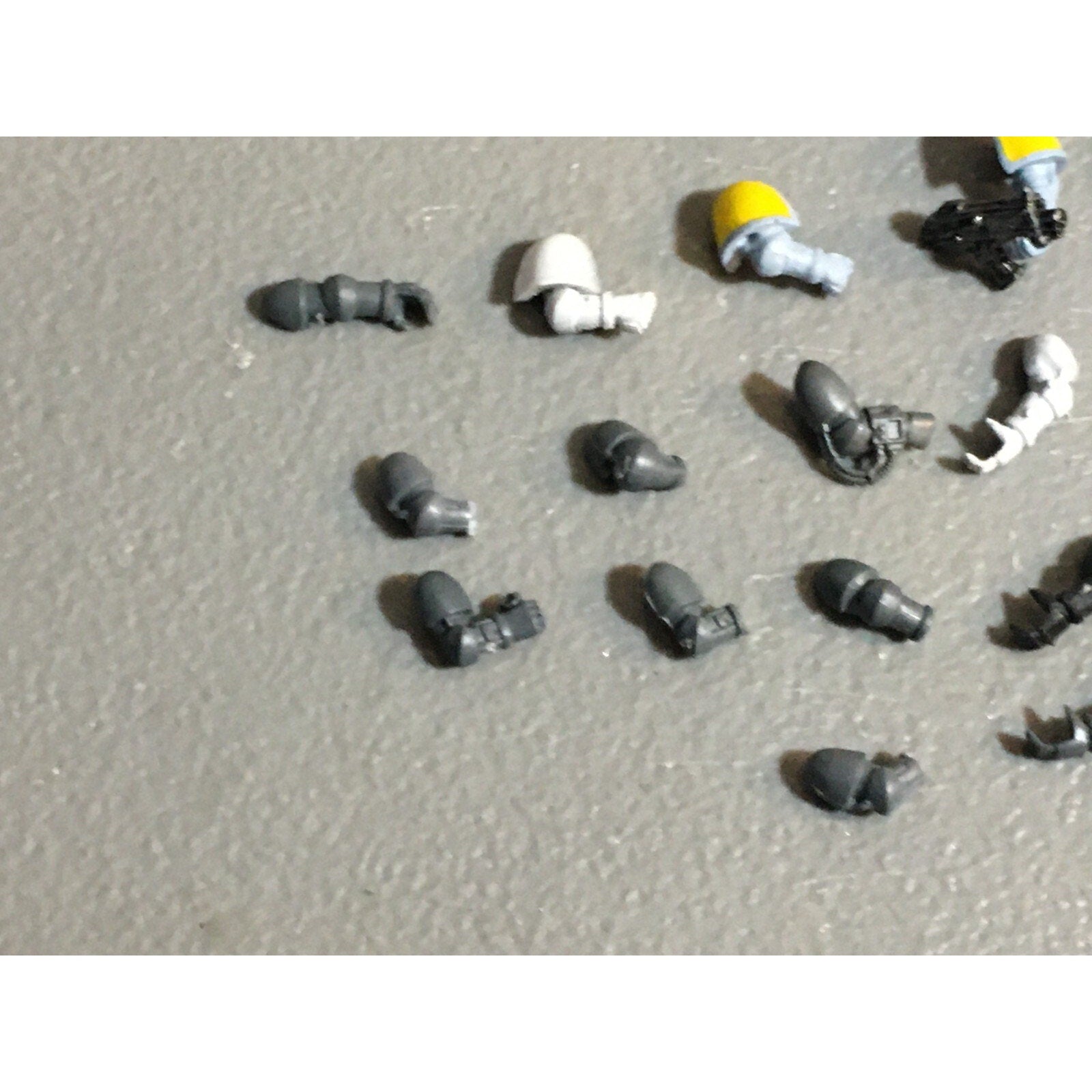 A22997 WARHAMMER 40K SPACE MARINES BITS LOT ARMS GW GAMES WORKSHOP