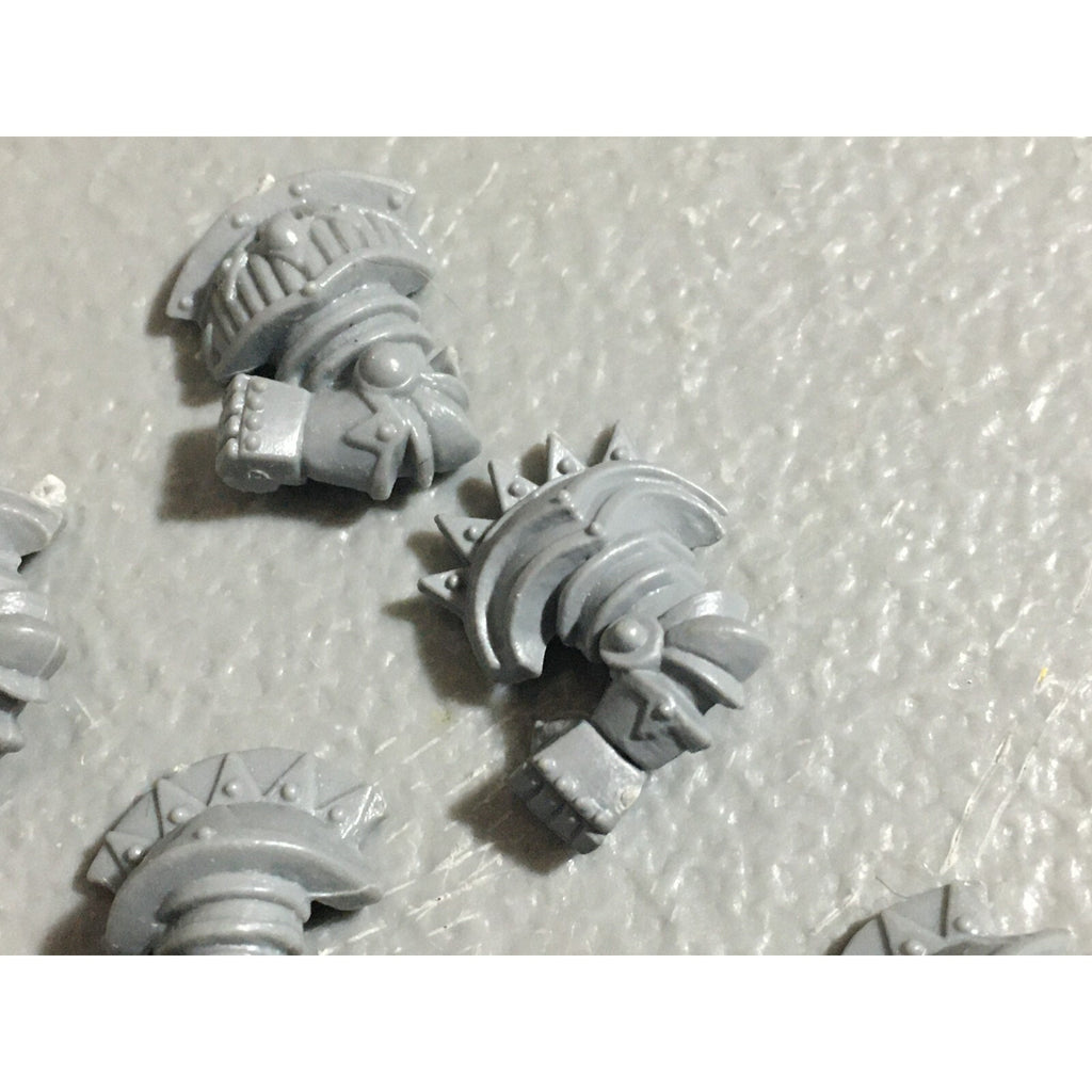 A22717 WARHAMMER FANTASY CHAOS MORTALS WARRIORS BITS LOT OOP SHIELD ARMS GW