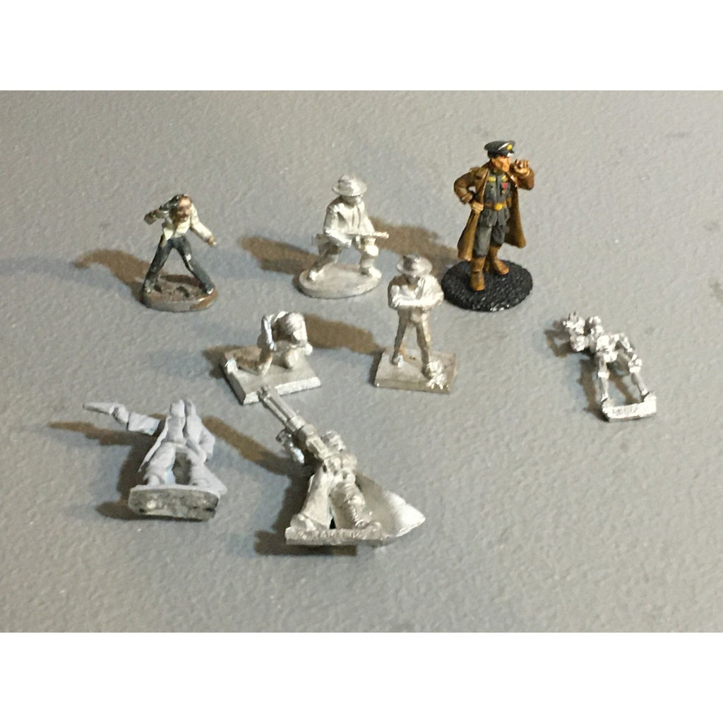 A34036 UNKNOWN METAL MINIATURES SCI-FI MODERN MIXED LOT SOLDIER CIVILIAN ROBOT