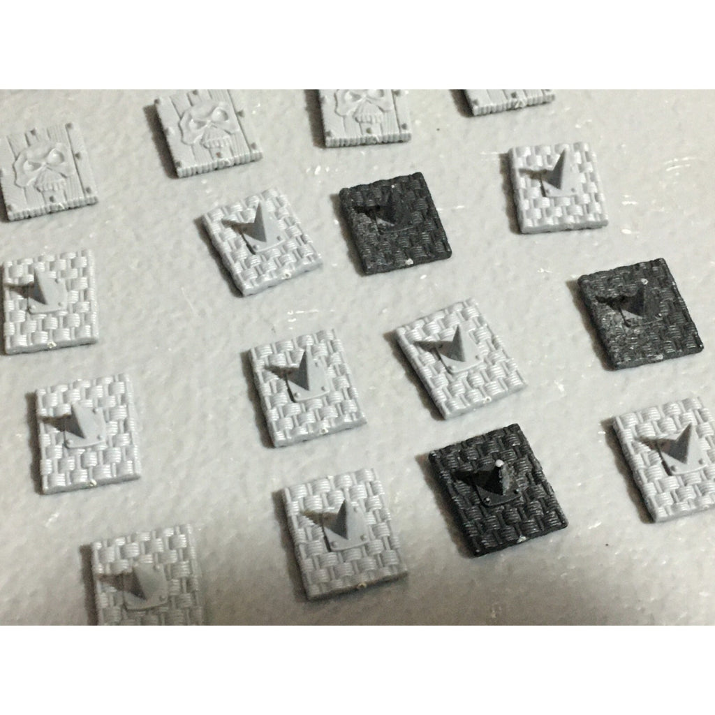 A22621 WARHAMMER FANTASY ORCS & GOBLINS BITS LOT GOBLIN SHIELD GAMES WORKSHOP GW