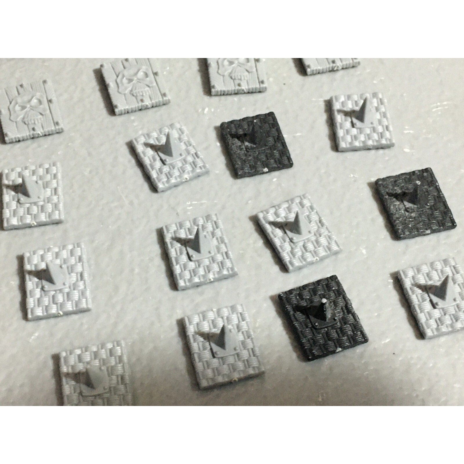 A22621 WARHAMMER FANTASY ORCS & GOBLINS BITS LOT GOBLIN SHIELD GAMES WORKSHOP GW