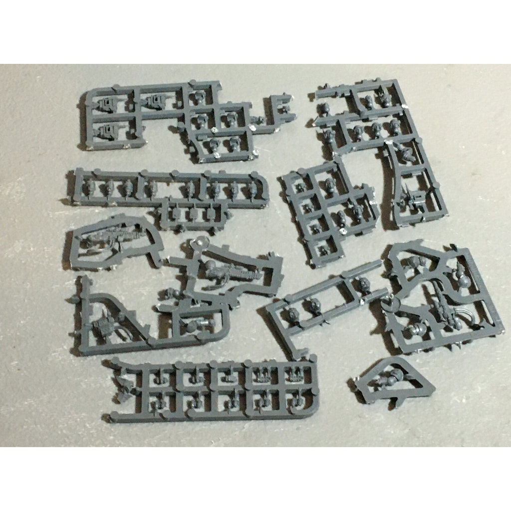 A20989 WARHAMMER 40K ASTRA IMPERIAL GUARD BITS ON SPRUE LOT SCIONS HEADS ACCESSO