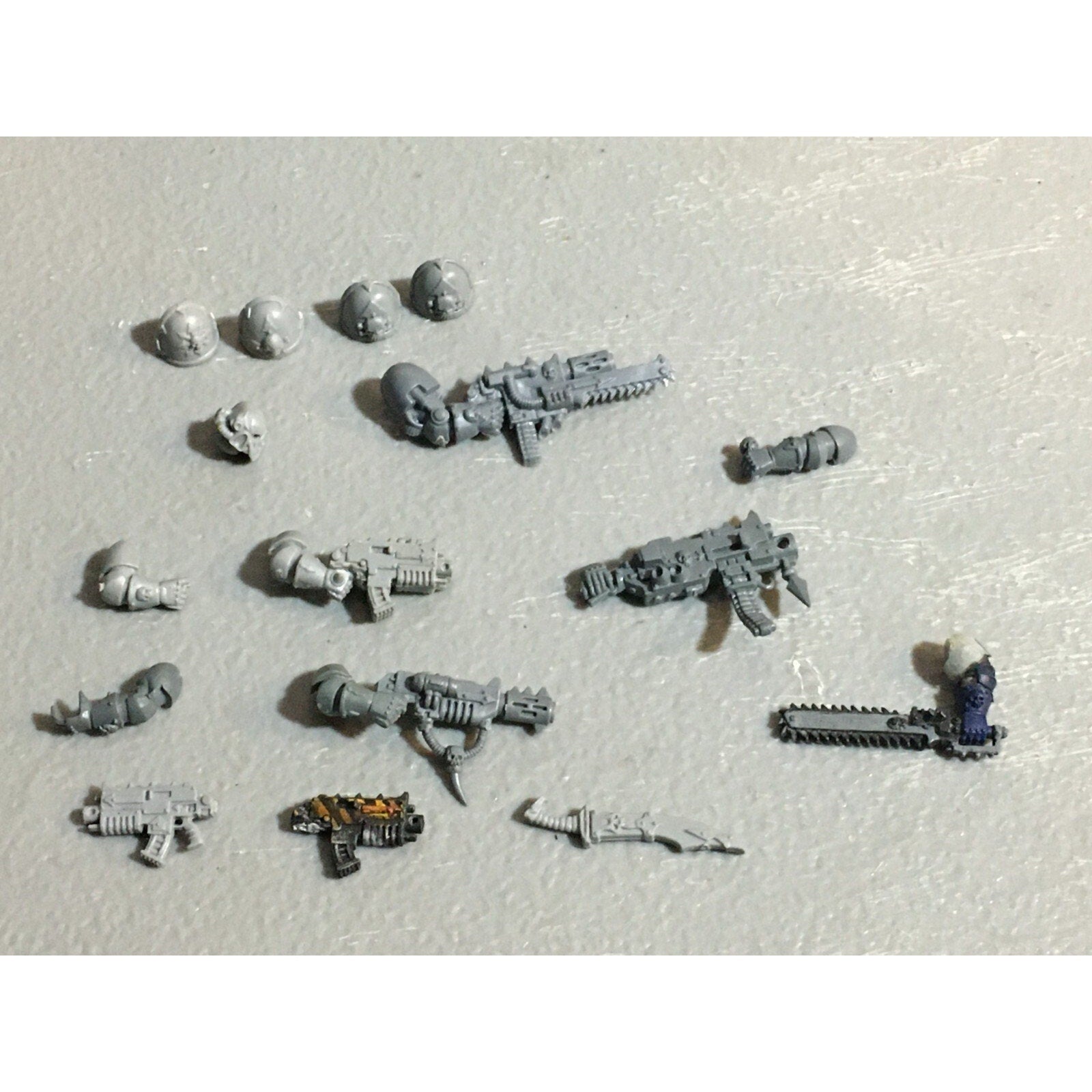 A23042 WARHAMMER 40K CHAOS SPACE MARINES BITS LOT MIXED ARMS GAMES WORKSHOP GW