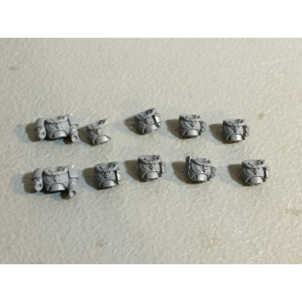 A33844 WARHAMMER 40K SPACE MARINES BITS LOT SCOUTS TORSO CHEST GW