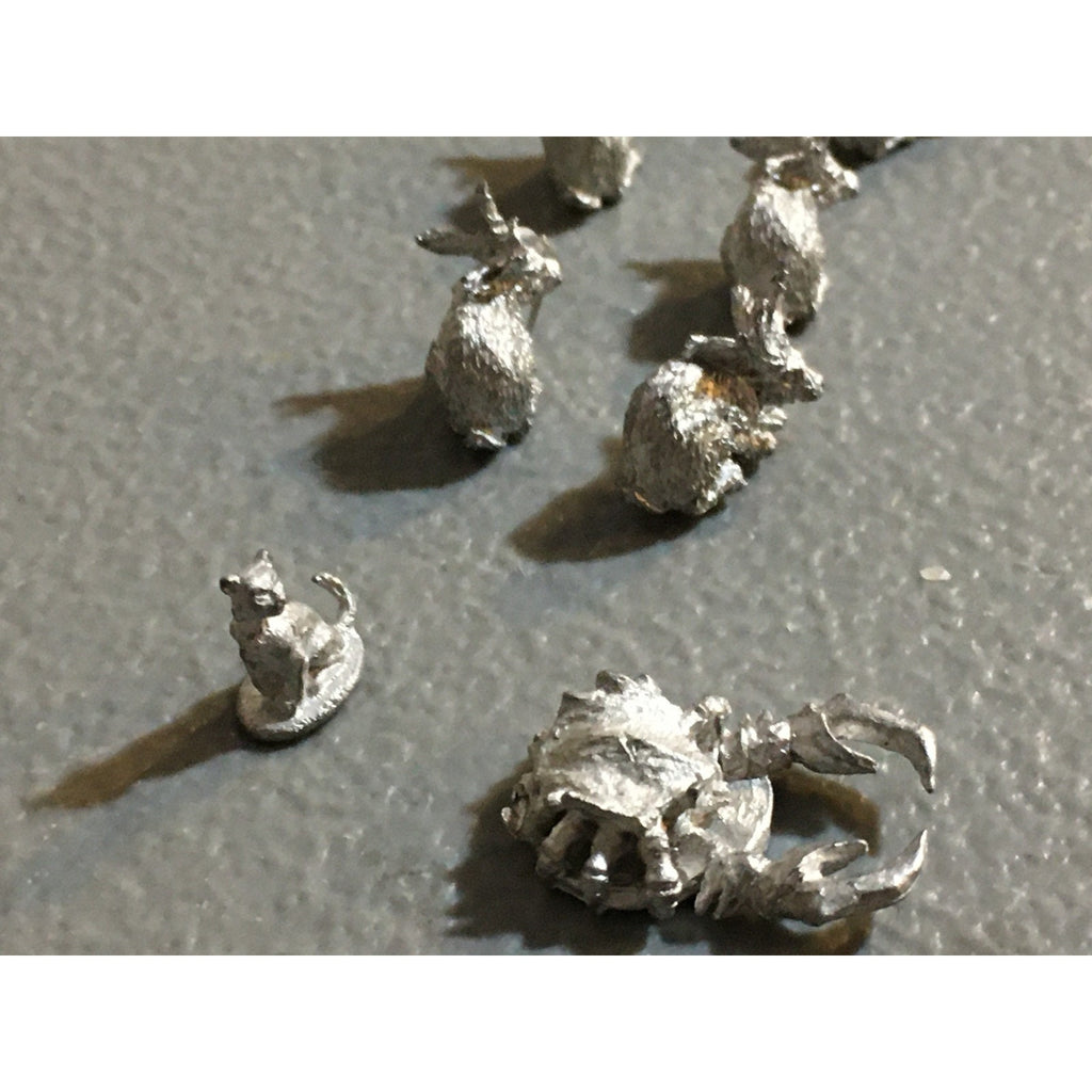 A32523 UNKNOWN METAL MINIATURES FAMILIAR? JACKALOPE CAT CRAB