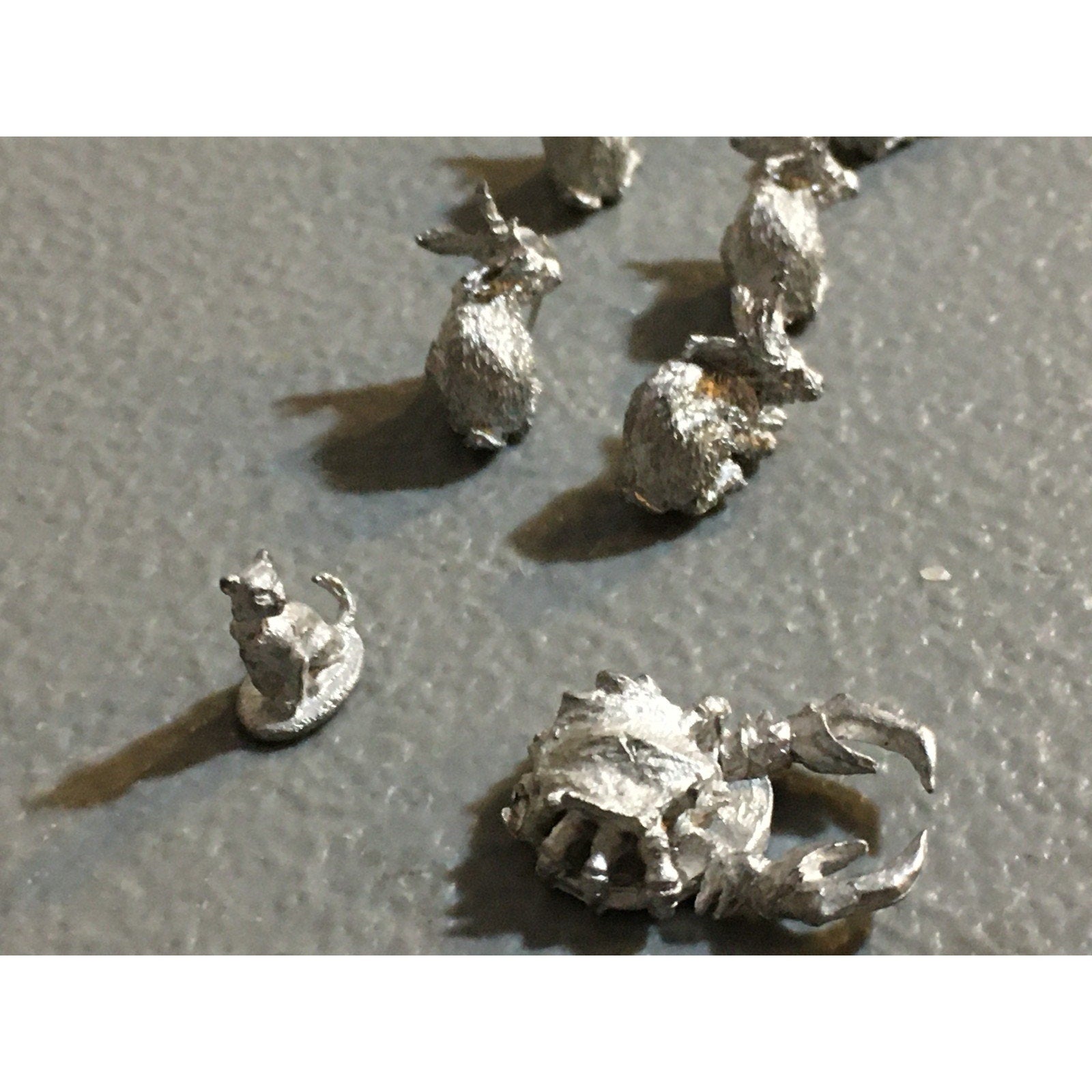 A32523 UNKNOWN METAL MINIATURES FAMILIAR? JACKALOPE CAT CRAB