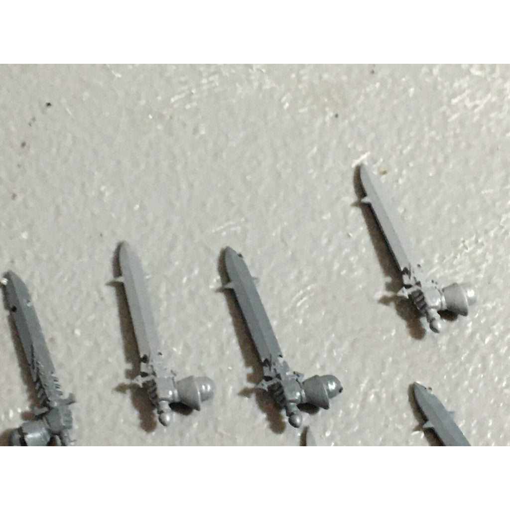 A22221 WARHAMMER FANTASY CHAOS MORTALS BITS LOT SWORD HANDS GAMES WORKSHOP