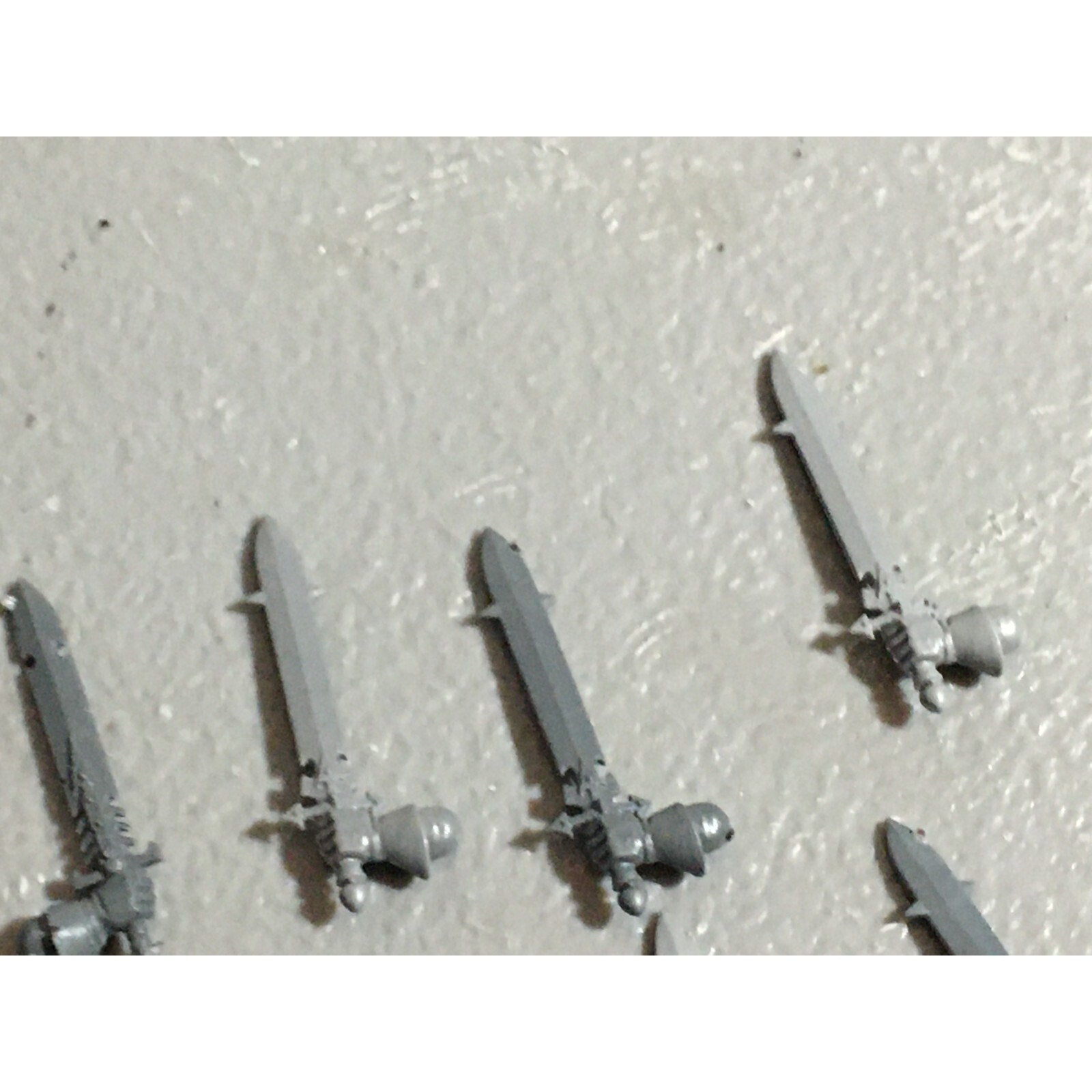 A22221 WARHAMMER FANTASY CHAOS MORTALS BITS LOT SWORD HANDS GAMES WORKSHOP