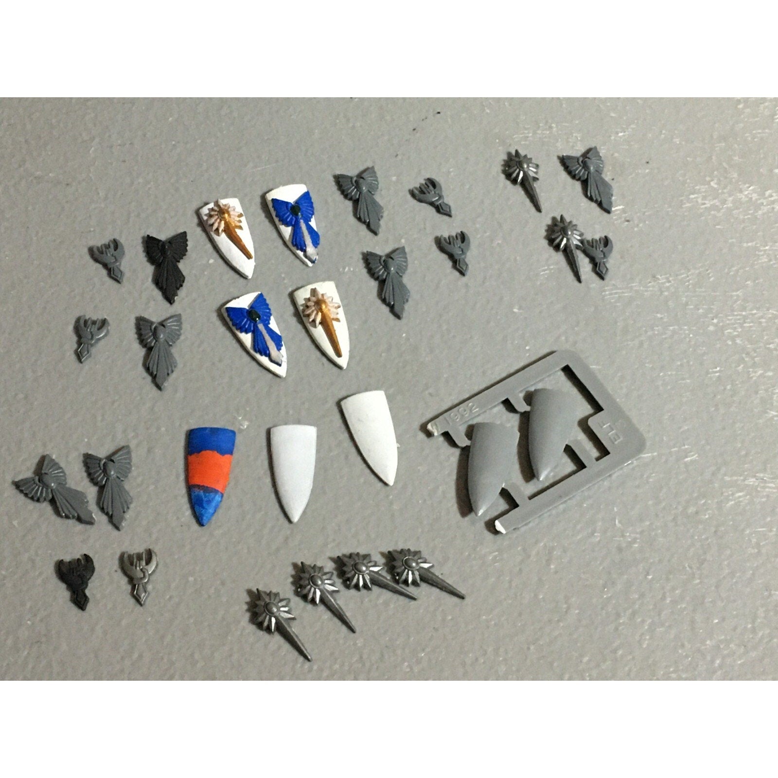 A22055 WARHAMMER FANTASY HIGH ELVES BITS LOT SHIELDS & ICONS GW GAMES WORKSHOP
