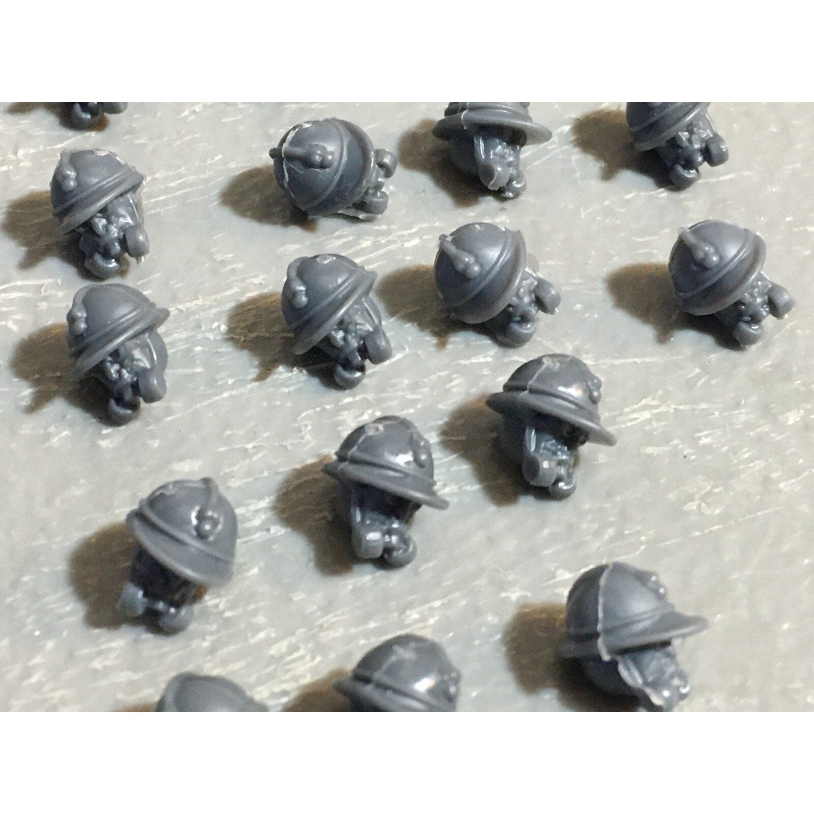A23032 WARGAMES ATLANTIC HEADS FRENCH ADRIAN HELMET & GASMASK MM BITS LOT MINIS