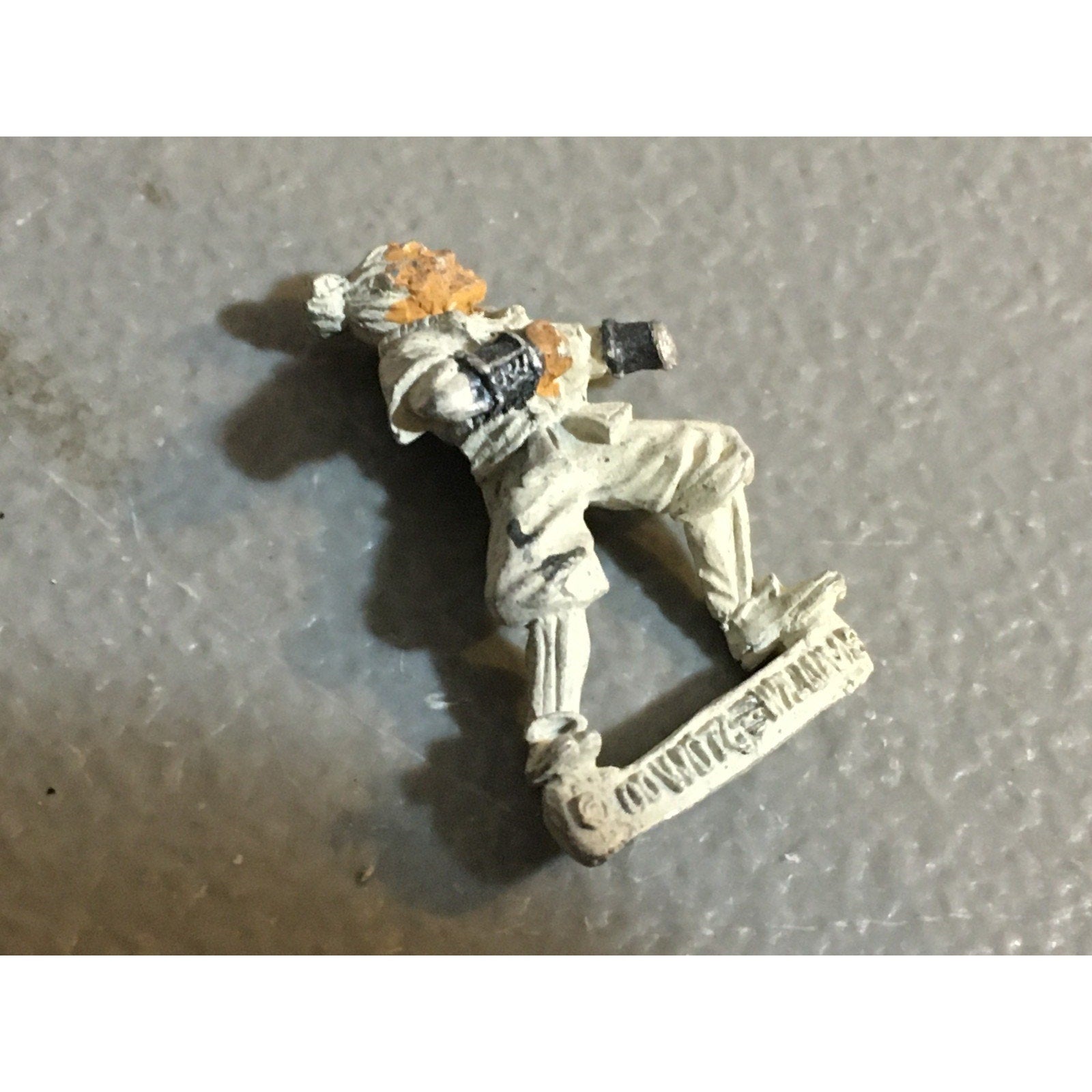 A34035 UNKNOWN METAL MINIATURES FANTASY MIXED LOT HUMAN ELF WARRIOR MISS HANDS