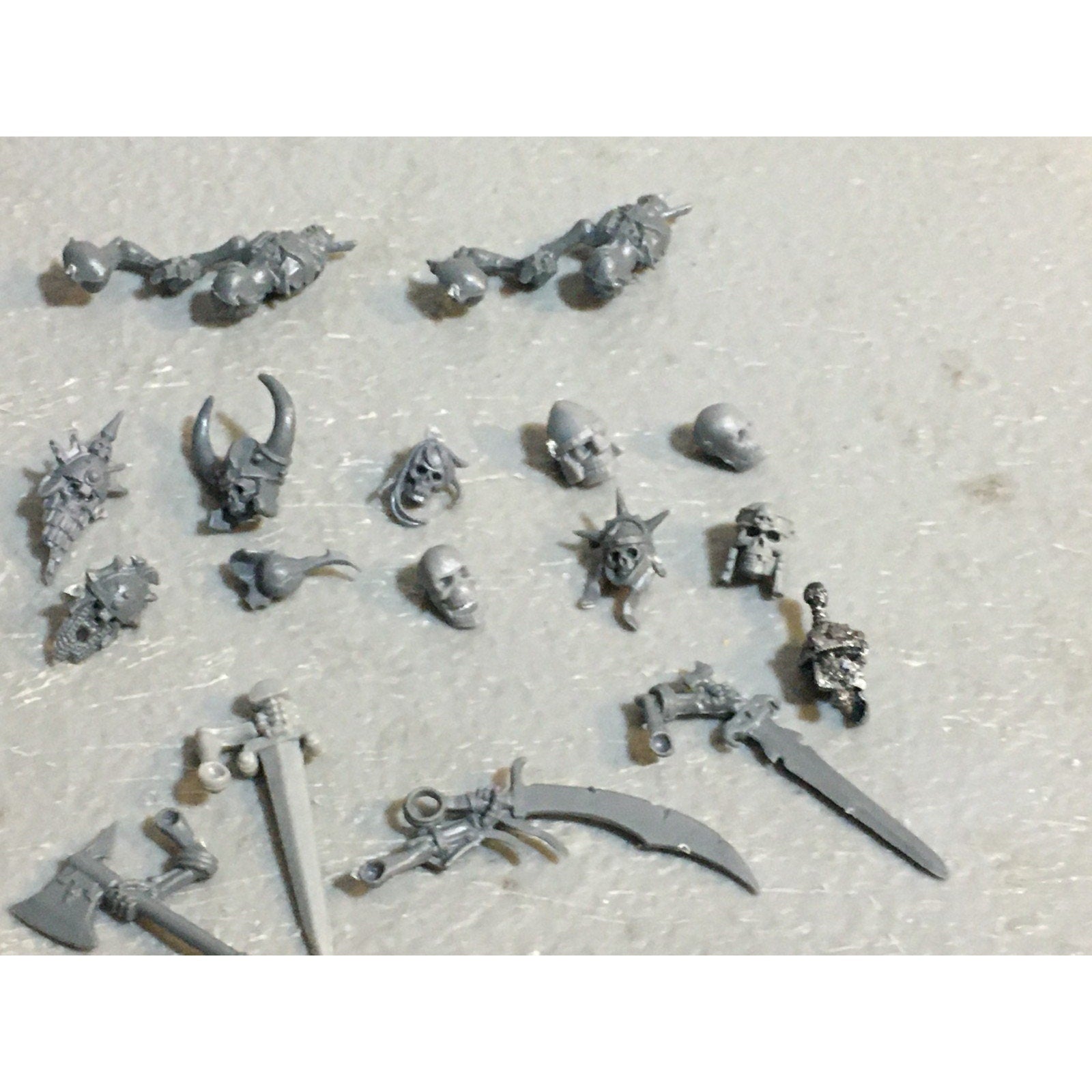 A28766 WARHAMMER FANTASY OLD WORLD VAMPIRE COUNTS BITS LOT SKELETON HEADS ARMS