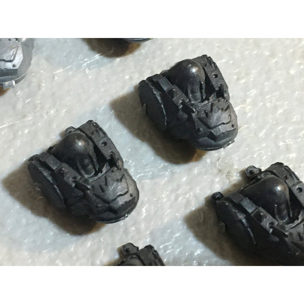 A33561 WARHAMMER 40K SPACE ORKS BITS LOT TORSO CHEST LEGS GW GAMES WORKSHOP