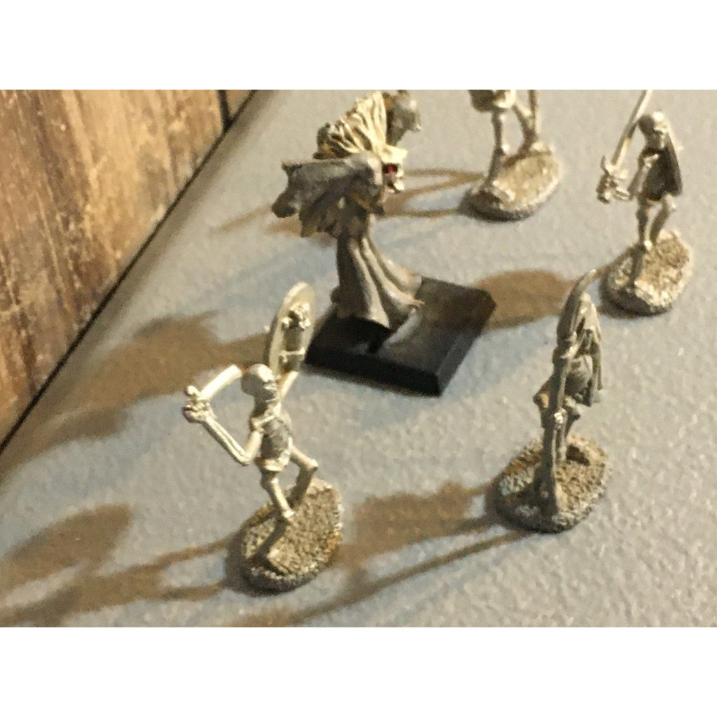 A32570 UNKNOWN MINIATURES METAL MINIATURES LOT SKELETON 4 PK + WRAITH