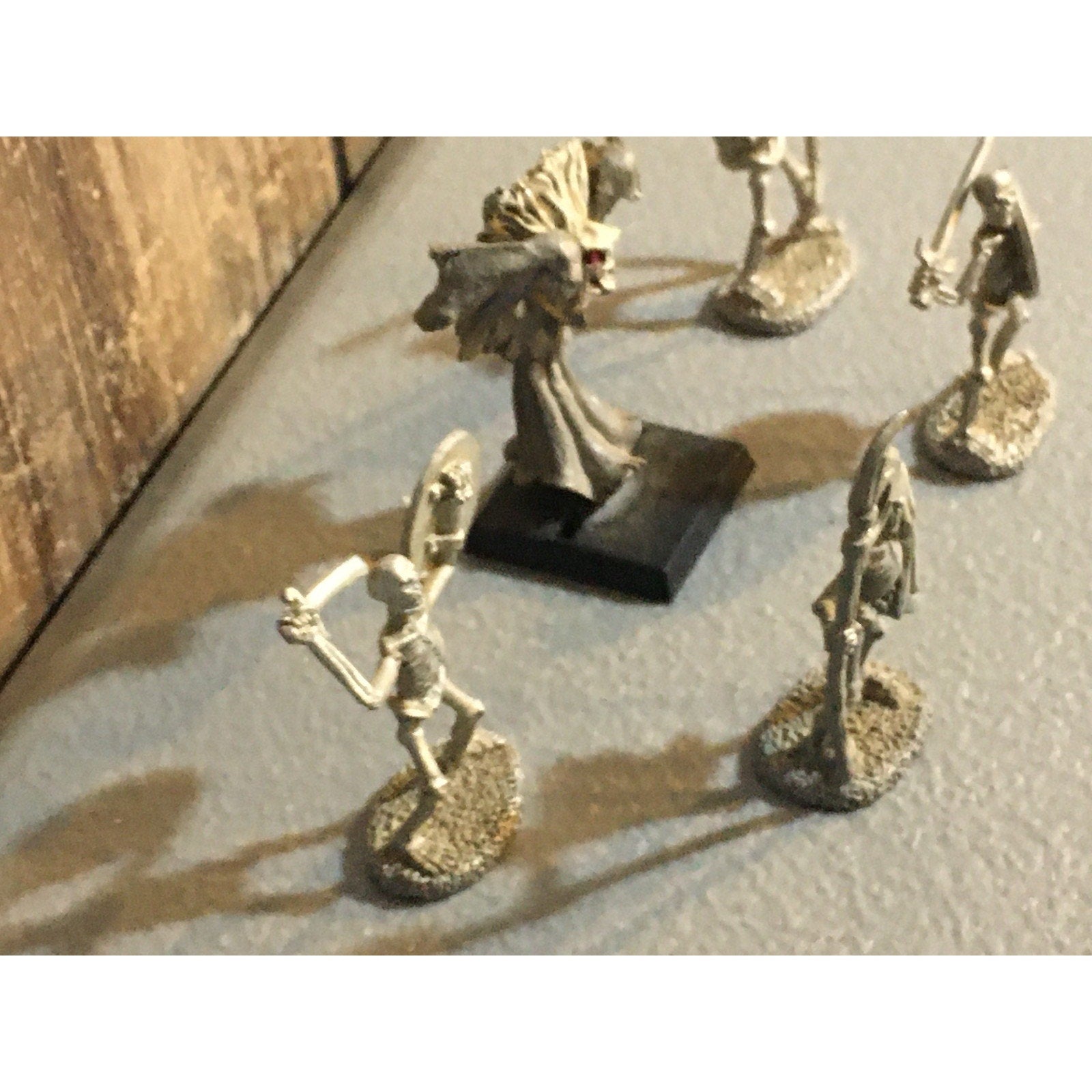 A32570 UNKNOWN MINIATURES METAL MINIATURES LOT SKELETON 4 PK + WRAITH