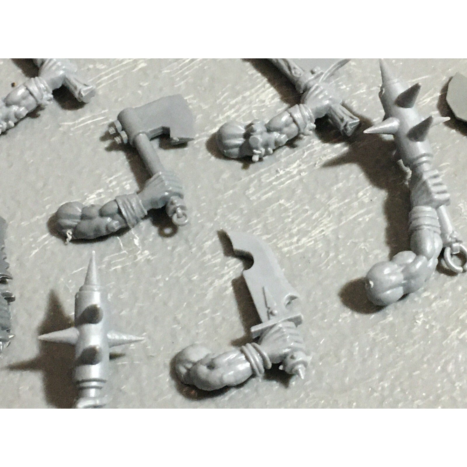 A22611 WARHAMMER FANTASY ORCS & GOBLINS BITS LOT ORC BOYZ HAND WEAPONS GW