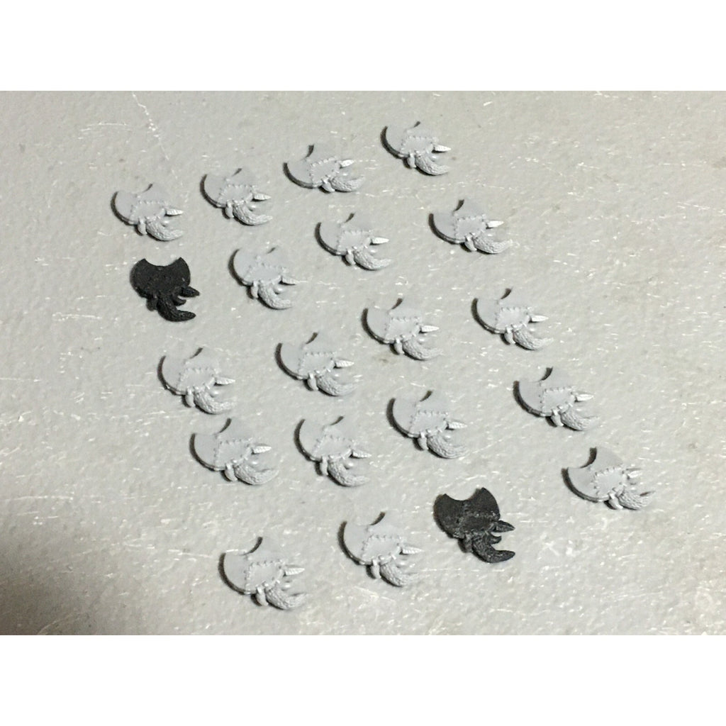 A22625 WARHAMMER FANTASY ORCS & GOBLINS BITS LOT GOBLIN SHIELD GAMES WORKSHOP GW
