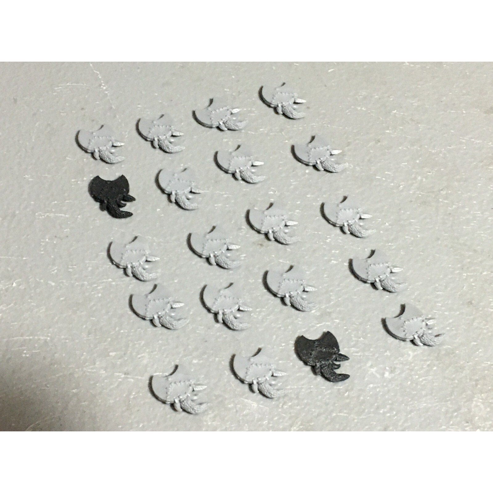 A22625 WARHAMMER FANTASY ORCS & GOBLINS BITS LOT GOBLIN SHIELD GAMES WORKSHOP GW