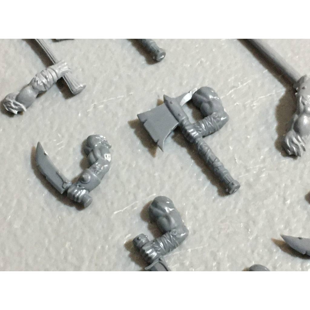A23132 WARHAMMER FANTASY CHAOS BEASTMEN BITS LOT GORS BANNERS ARMS GW