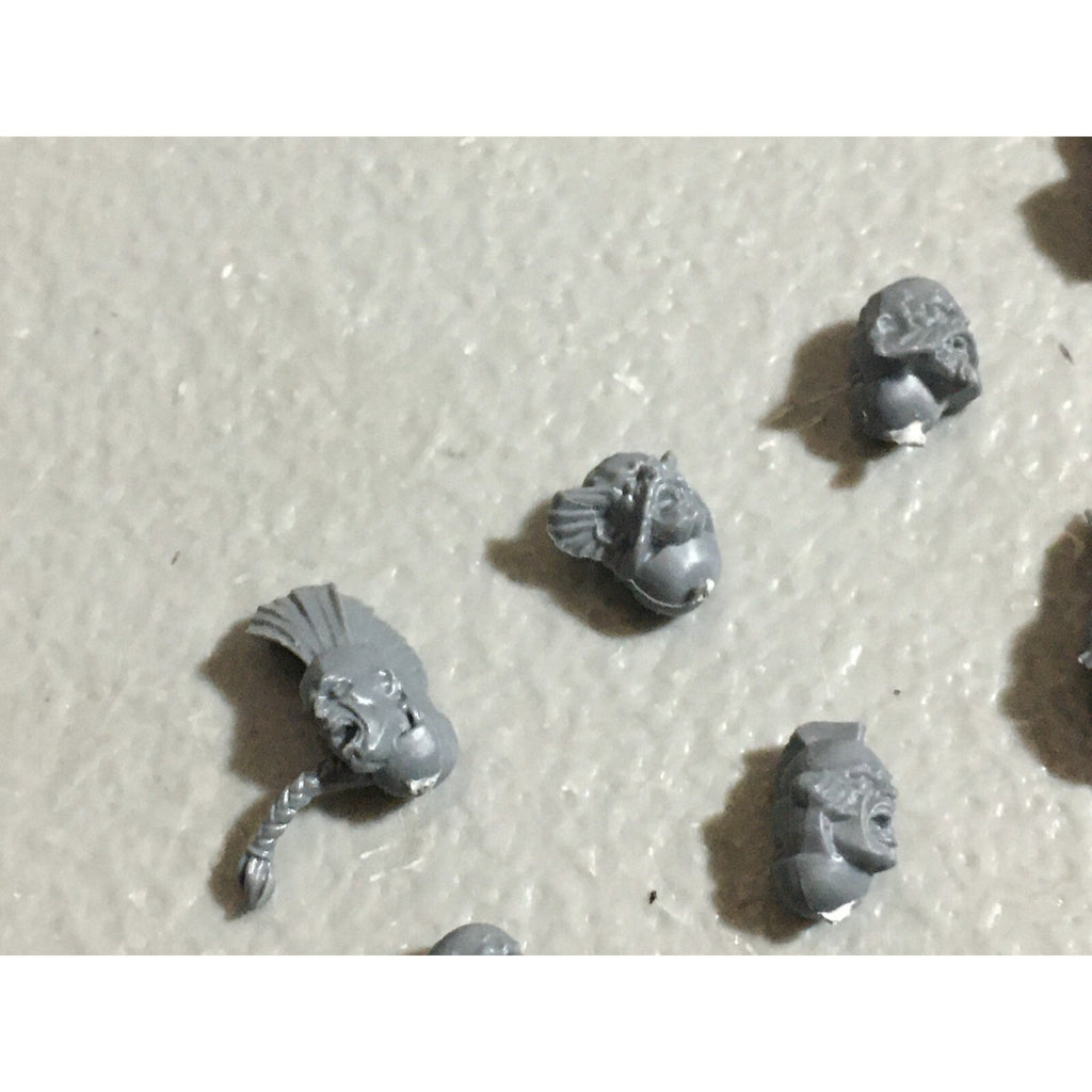A22545 WARHAMMER 40K SPACE MARINES WOLVES BITS LOT HEADS GAMES WORKSHOP GW